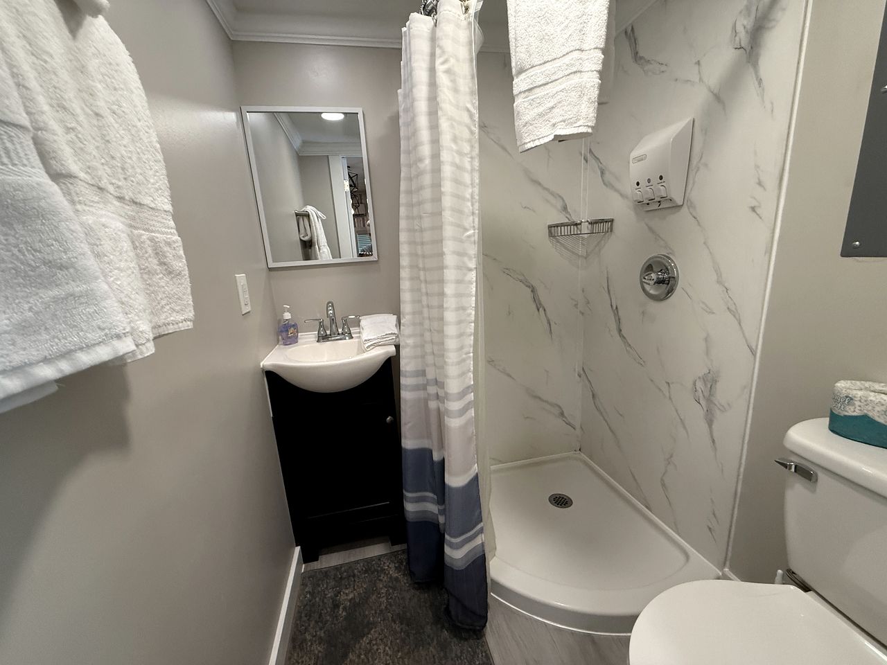 Tranquil Boutique Nature Resort with Modern Glamptainers near State Parks in Albrightsville, PA