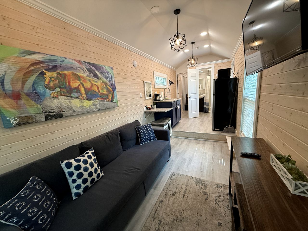 Tranquil Boutique Nature Resort with Modern Glamptainers near State Parks in Albrightsville, PA