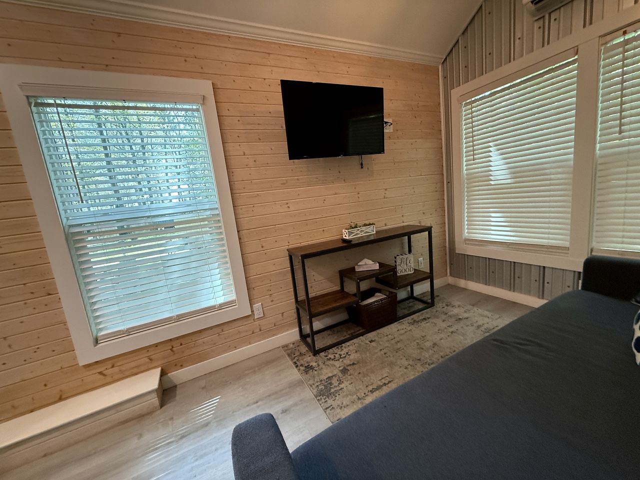 Tranquil Boutique Nature Resort with Modern Glamptainers near State Parks in Albrightsville, PA