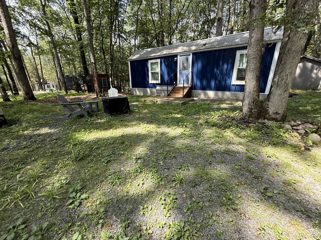 Tranquil Boutique Nature Resort with Modern Glamptainers near State Parks in Albrightsville, PA