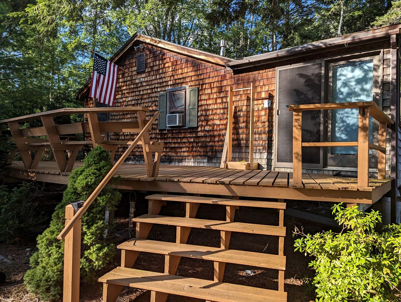 Quaint Lakeside Cabin for a Peaceful Family Getaway Surrounded by Nature by Province Lake in New Hampshire