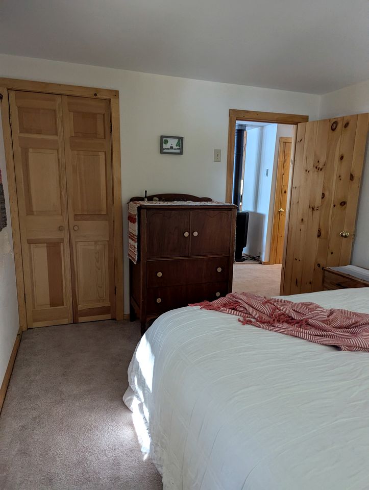 Quaint Lakeside Cabin for a Peaceful Family Getaway Surrounded by Nature by Province Lake in New Hampshire