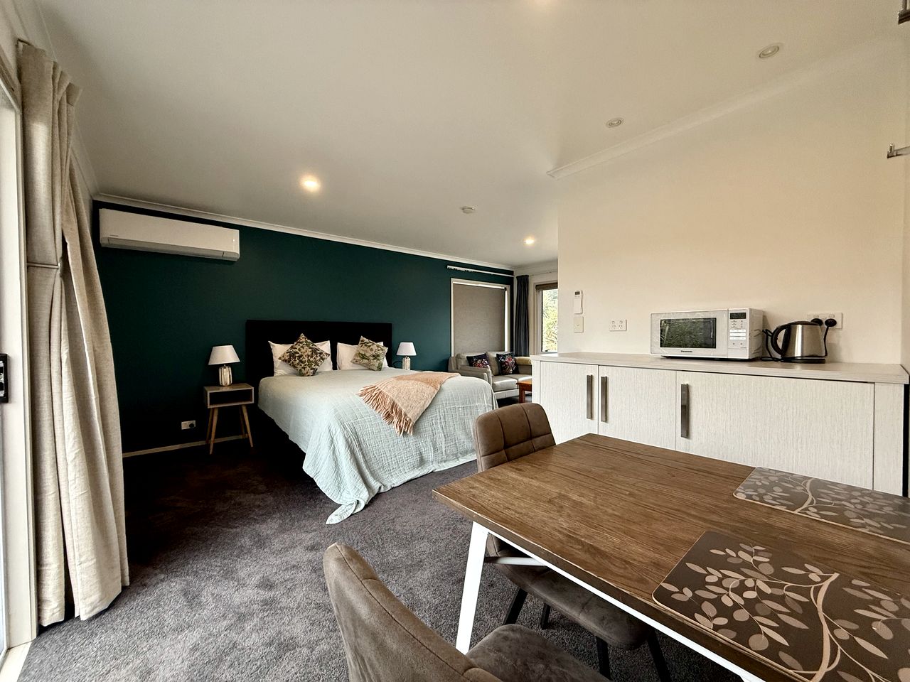 Relaxing Suite Rental for a Romantic Couples Retreat near Tongariro National Park in New Zealand