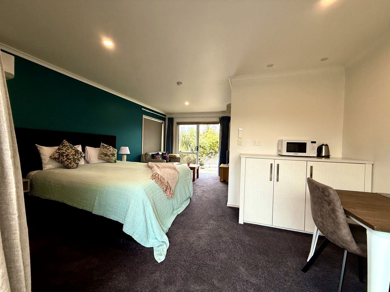 Relaxing Suite Rental for a Romantic Couples Retreat near Tongariro National Park in New Zealand