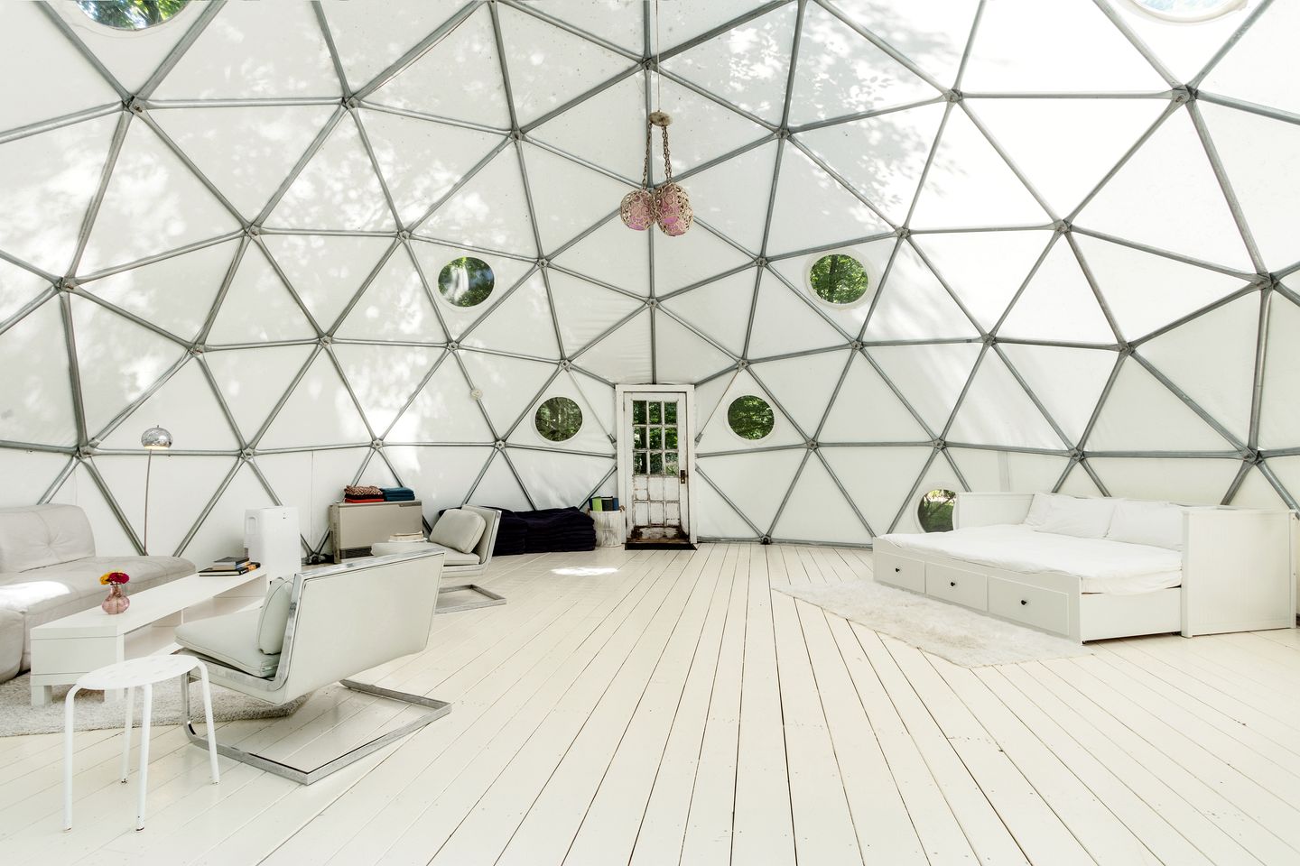 Incredible Spacious Dome for A Group Glamping Experience Surrounded by Nature in Woodridge, New York