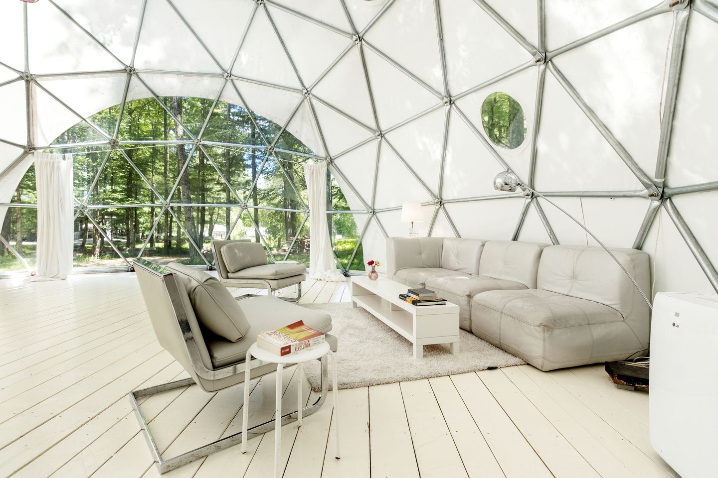 Incredible Spacious Dome for A Group Glamping Experience Surrounded by Nature in Woodridge, New York