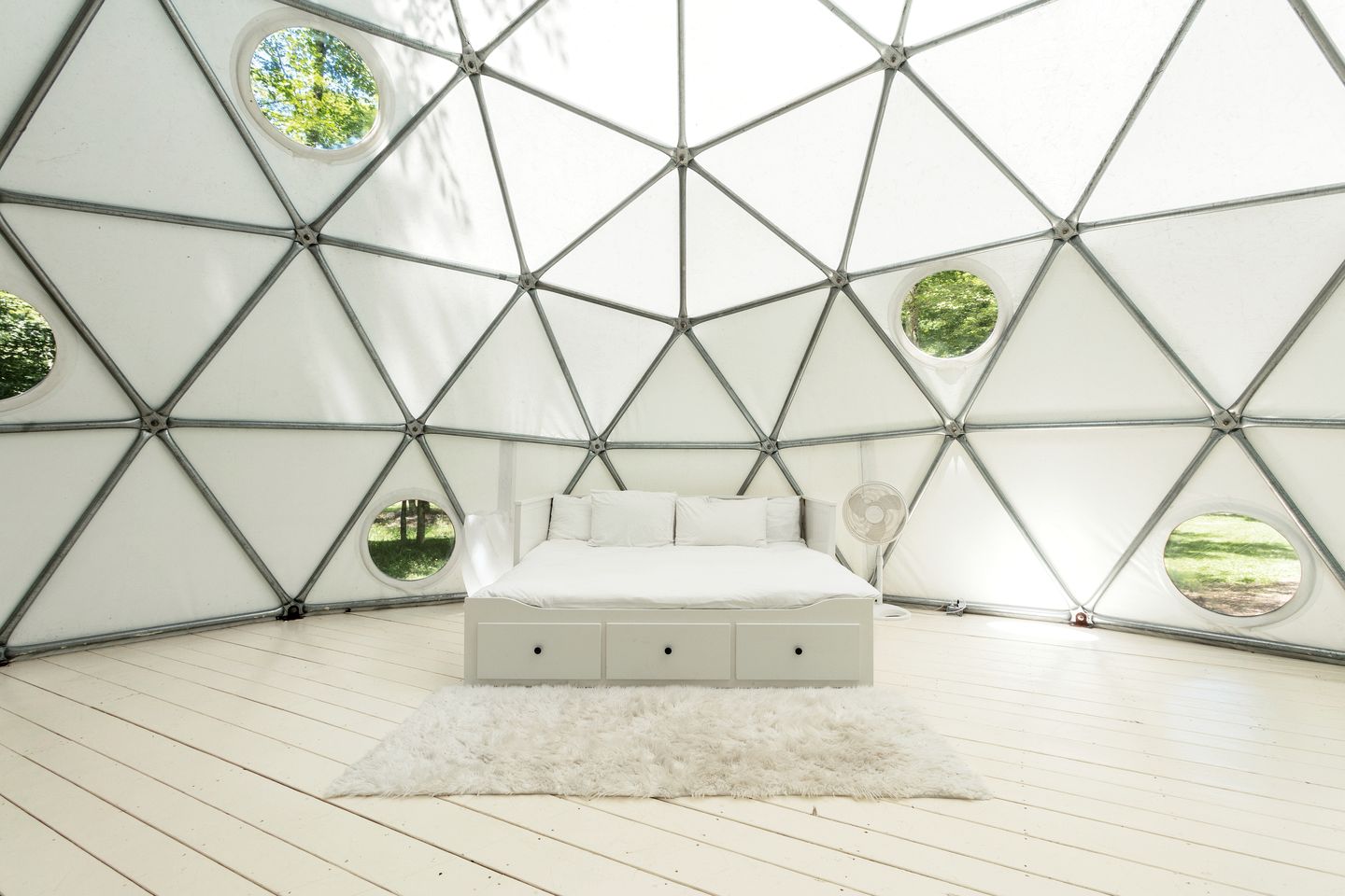 Incredible Spacious Dome for A Group Glamping Experience Surrounded by Nature in Woodridge, New York