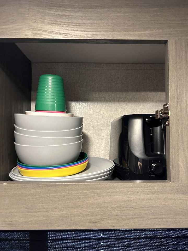 Serene Lakeside Caravan Retreat on Lake Lahusage near Lookout Mountain Alabama