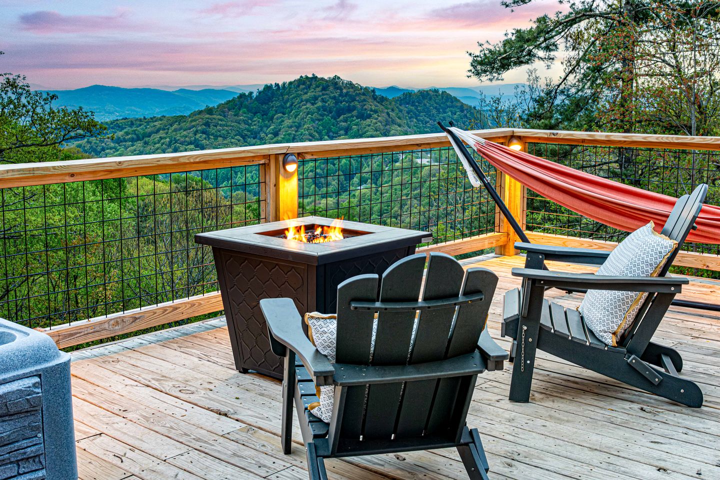Enchanting GeoDome with Hot Tub & 100-Mile Views near Blowing Rock and Boone, North Carolina