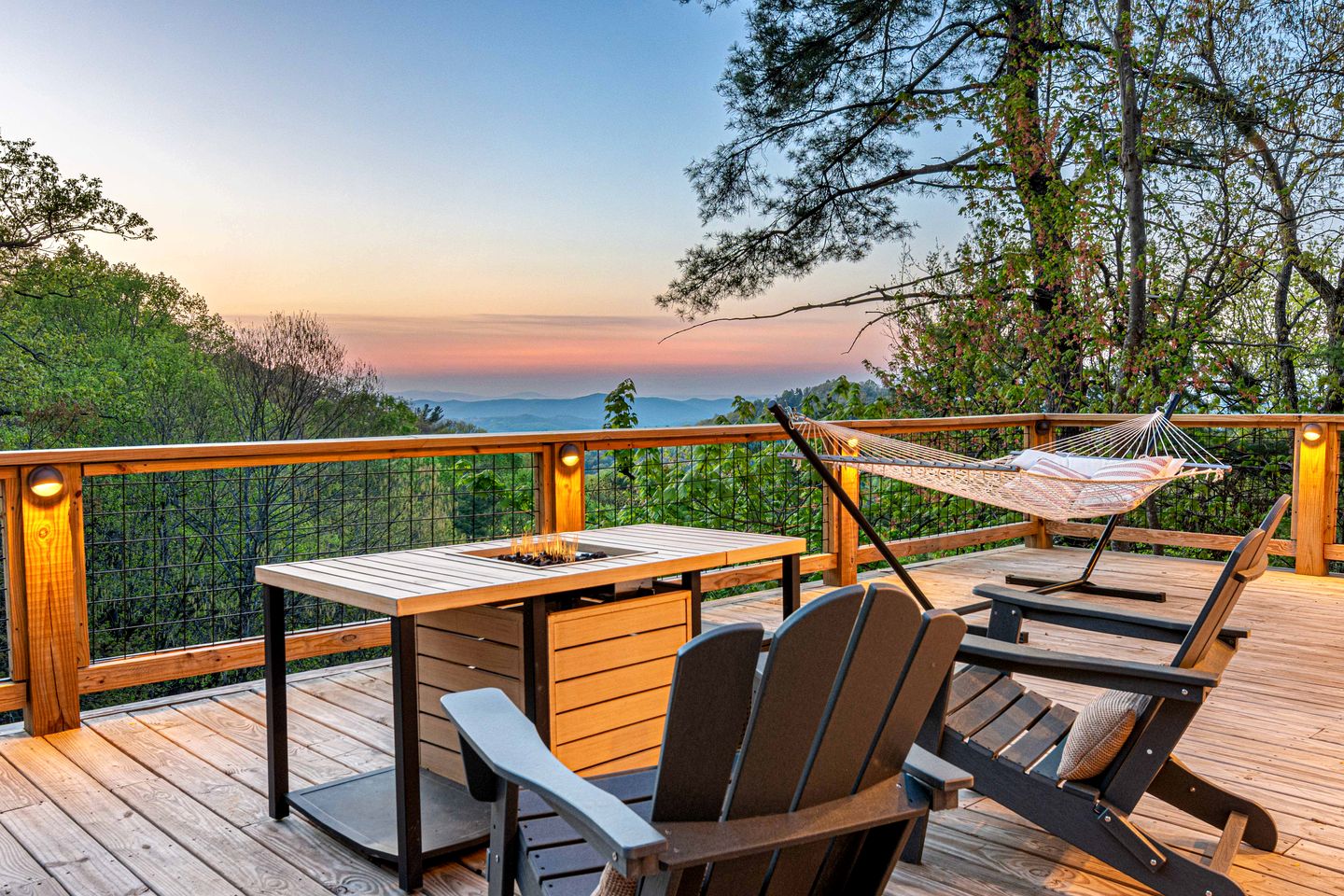 Scenic GeoDome Retreat with Hot Tub & 100-Mile Views near Blowing Rock and Boone, North Carolina