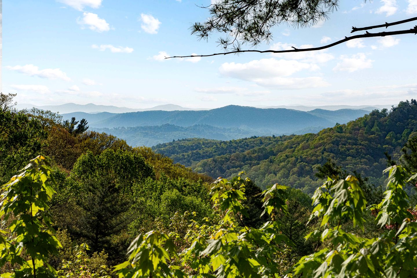 Scenic GeoDome Retreat with Hot Tub & 100-Mile Views near Blowing Rock and Boone, North Carolina