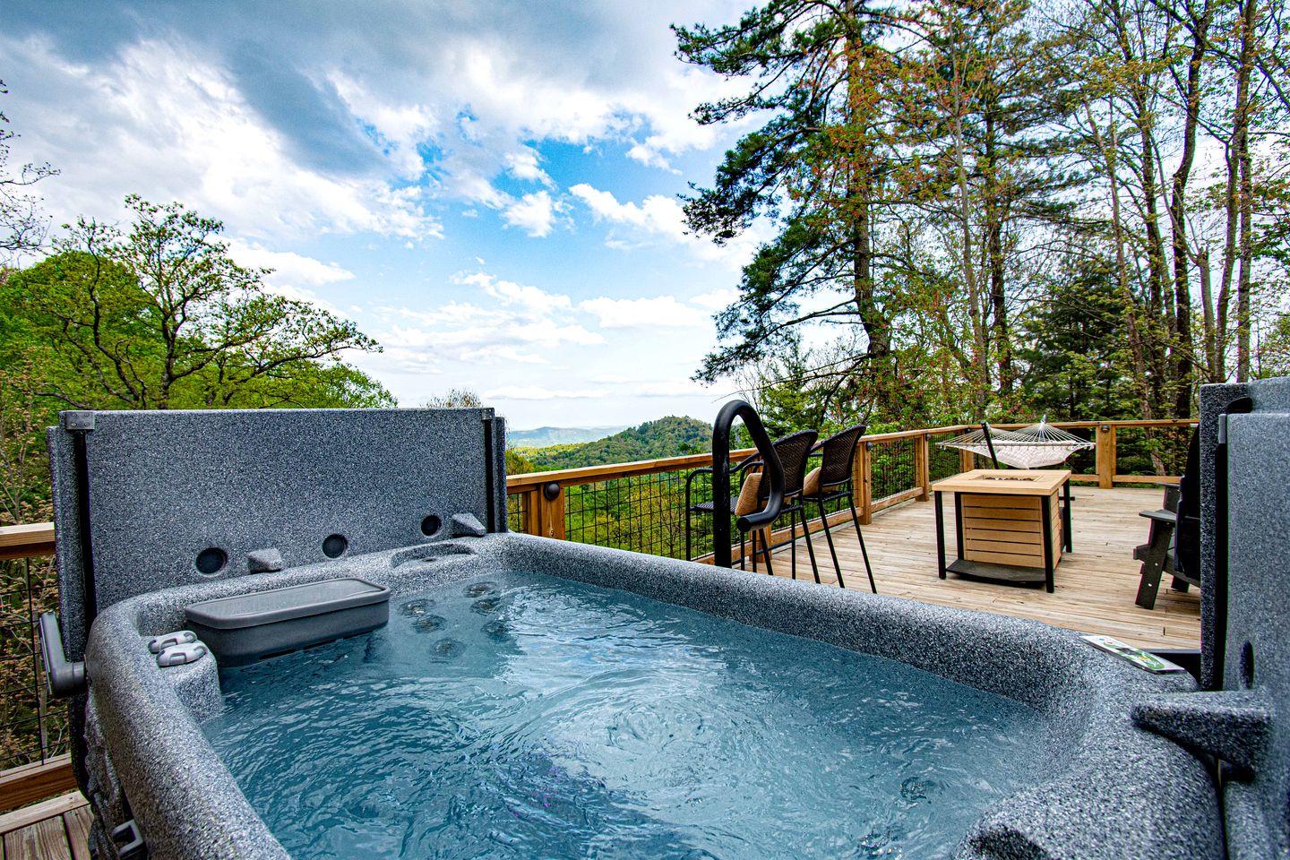 Scenic GeoDome Retreat with Hot Tub & 100-Mile Views near Blowing Rock and Boone, North Carolina