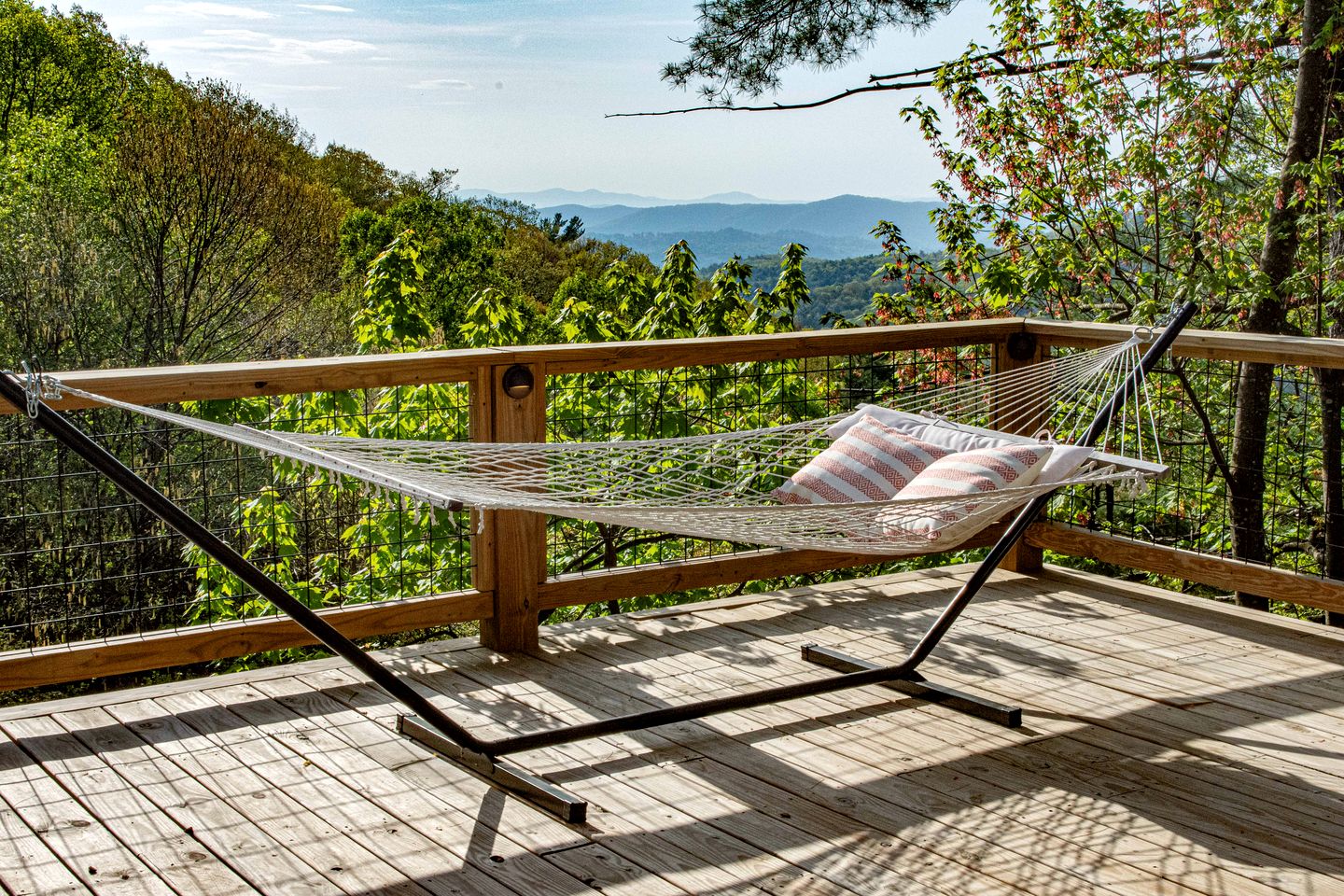 Scenic GeoDome Retreat with Hot Tub & 100-Mile Views near Blowing Rock and Boone, North Carolina