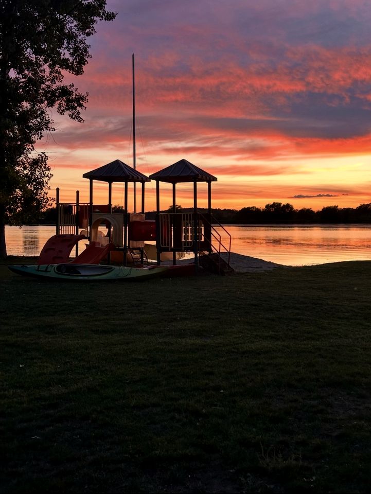 Stunning Dome on the Bay of Quinte for an Unforgettable Glamping Getaway near Deseronto, Ontario