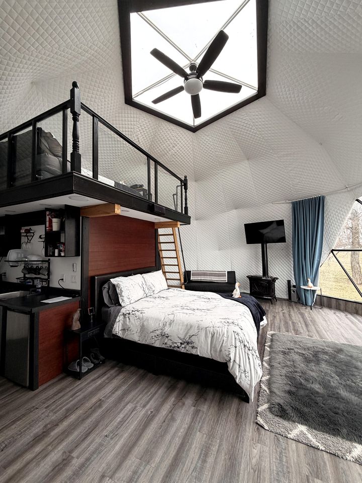 Stunning Dome on the Bay of Quinte for an Unforgettable Glamping Getaway near Deseronto, Ontario