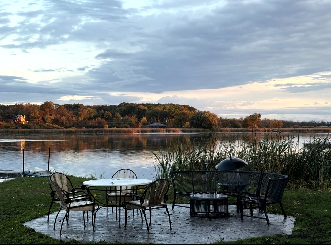 Stunning Dome on the Bay of Quinte for an Unforgettable Glamping Getaway near Deseronto, Ontario
