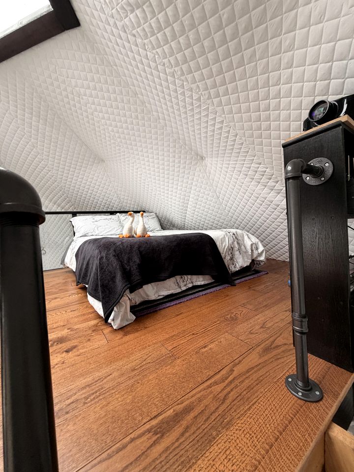 Stunning Dome on the Bay of Quinte for an Unforgettable Glamping Getaway near Deseronto, Ontario