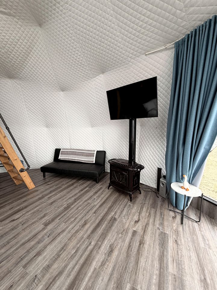 Stunning Dome on the Bay of Quinte for an Unforgettable Glamping Getaway near Deseronto, Ontario