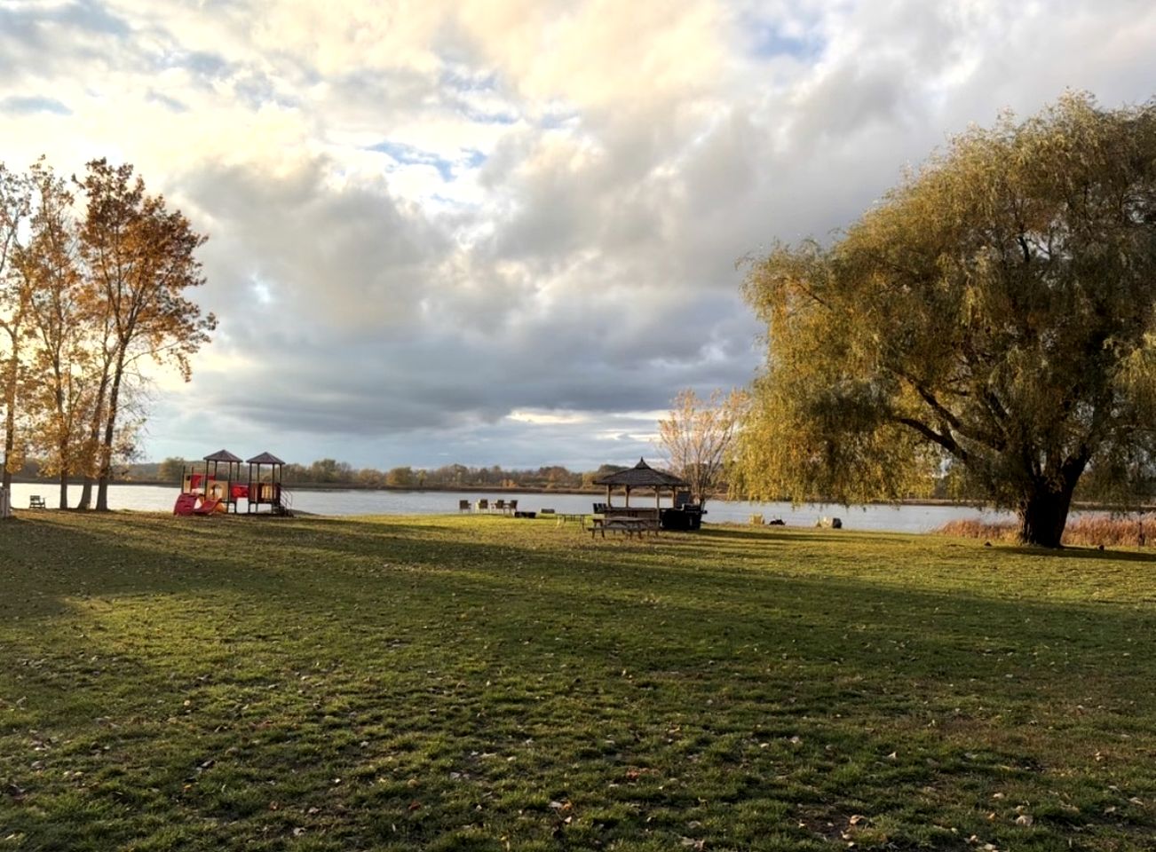 Stunning Dome on the Bay of Quinte for an Unforgettable Glamping Getaway near Deseronto, Ontario