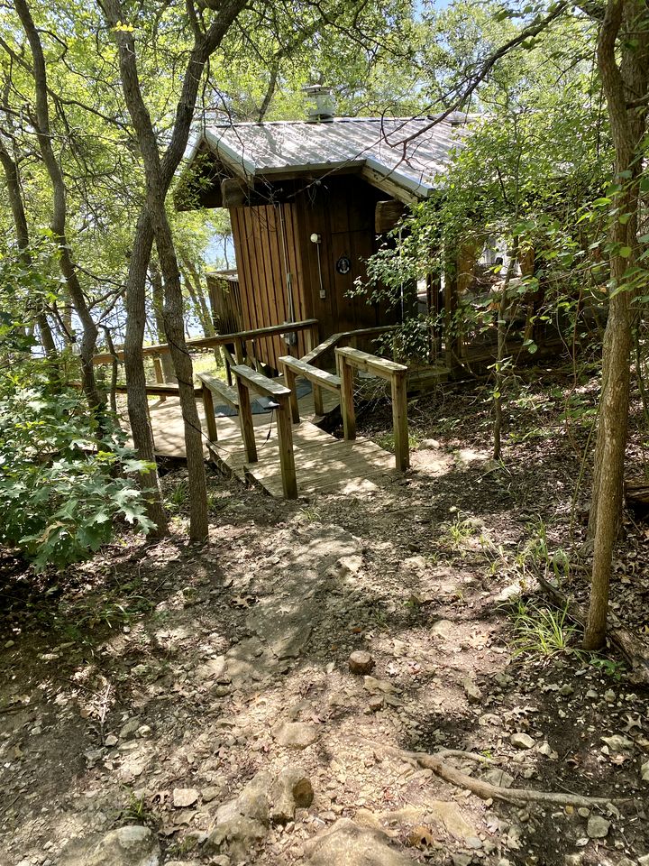 Luxury Glamping Cabin with Waterfront Access near Lake Texoma, Oklahoma