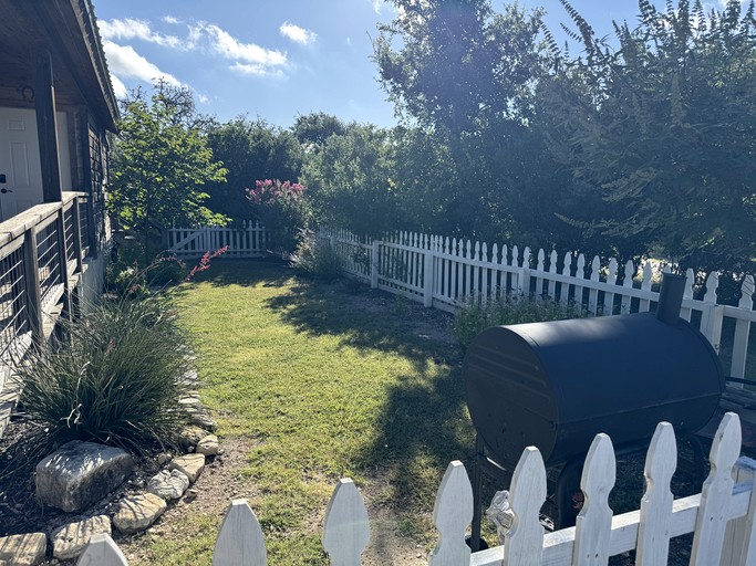 Beautiful Cabin with Deck and Hot Tub Overlooking Spring Creek in Texas