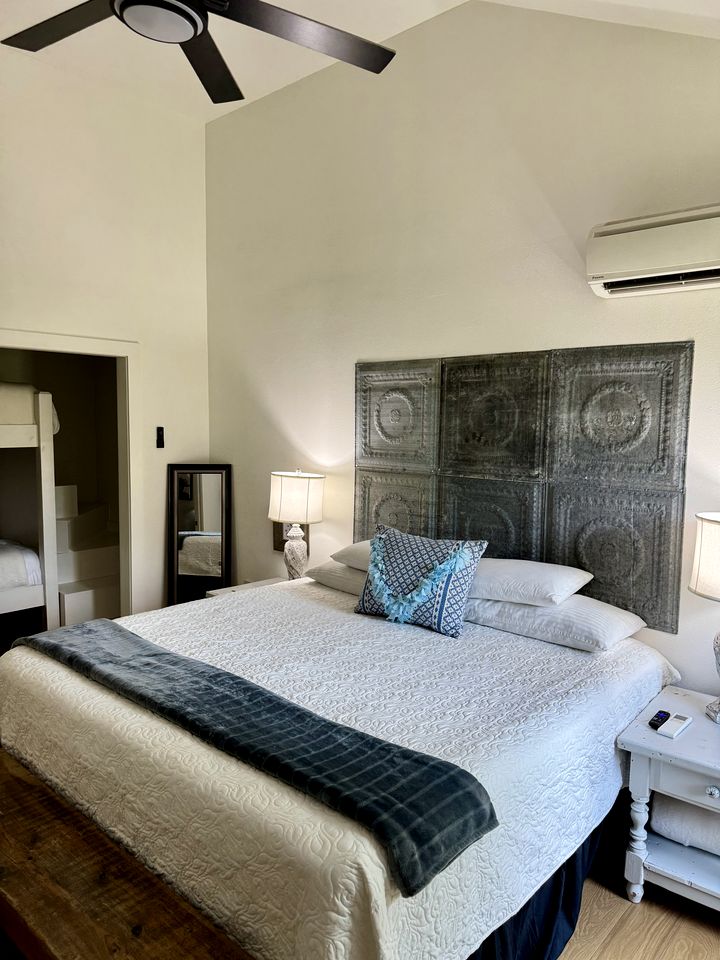 Beautiful Cabin with Deck and Hot Tub Overlooking Spring Creek in Texas