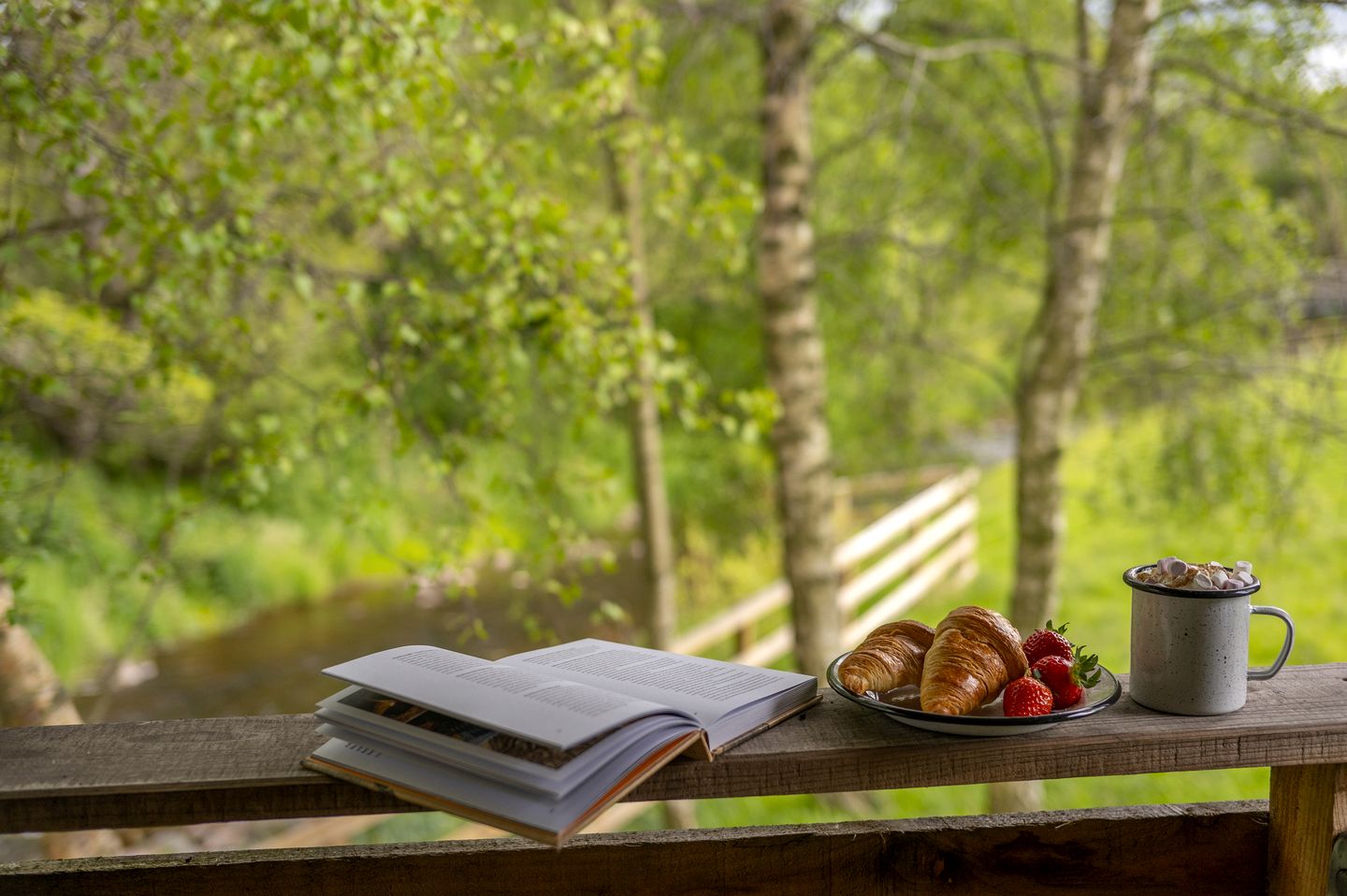 Cozy Unique Cabin-Caravan Hybrid Surrounded by Nature for a Peaceful Glamping Getaway near Lauder, Scotland
