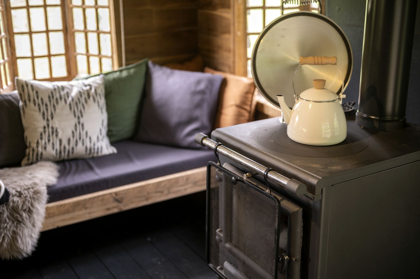 Cozy Unique Cabin-Caravan Hybrid Surrounded by Nature for a Peaceful Glamping Getaway near Lauder, Scotland