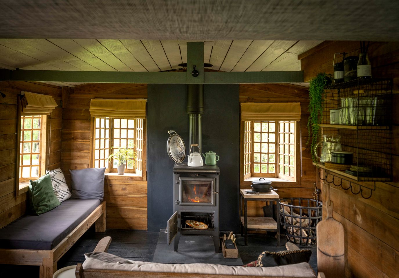 Cozy Unique Cabin-Caravan Hybrid Surrounded by Nature for a Peaceful Glamping Getaway near Lauder, Scotland