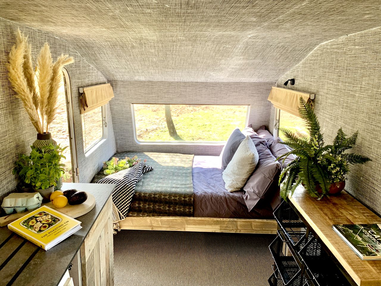 Cozy Unique Cabin-Caravan Hybrid Surrounded by Nature for a Peaceful Glamping Getaway near Lauder, Scotland