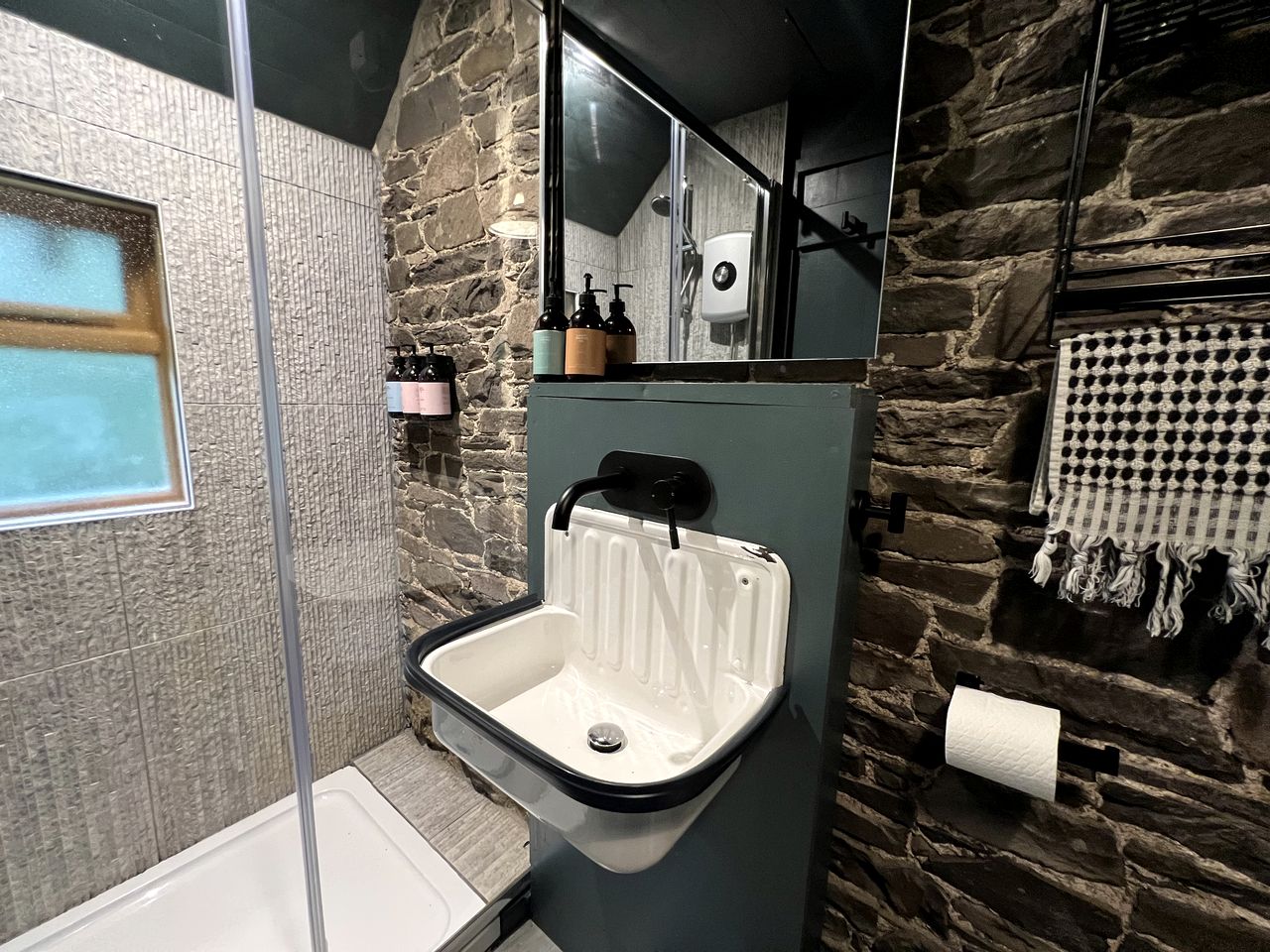 Cozy Unique Cabin-Caravan Hybrid Surrounded by Nature for a Peaceful Glamping Getaway near Lauder, Scotland