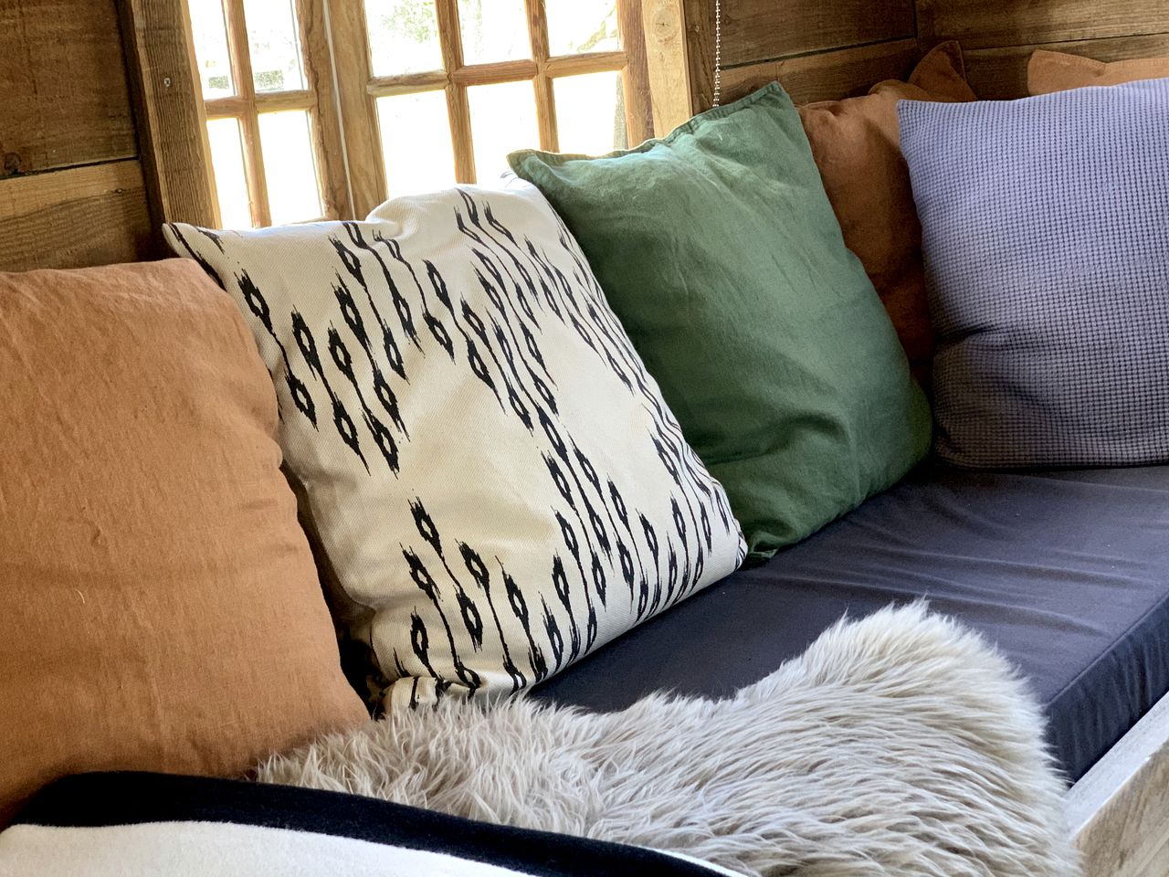 Cozy Unique Cabin-Caravan Hybrid Surrounded by Nature for a Peaceful Glamping Getaway near Lauder, Scotland