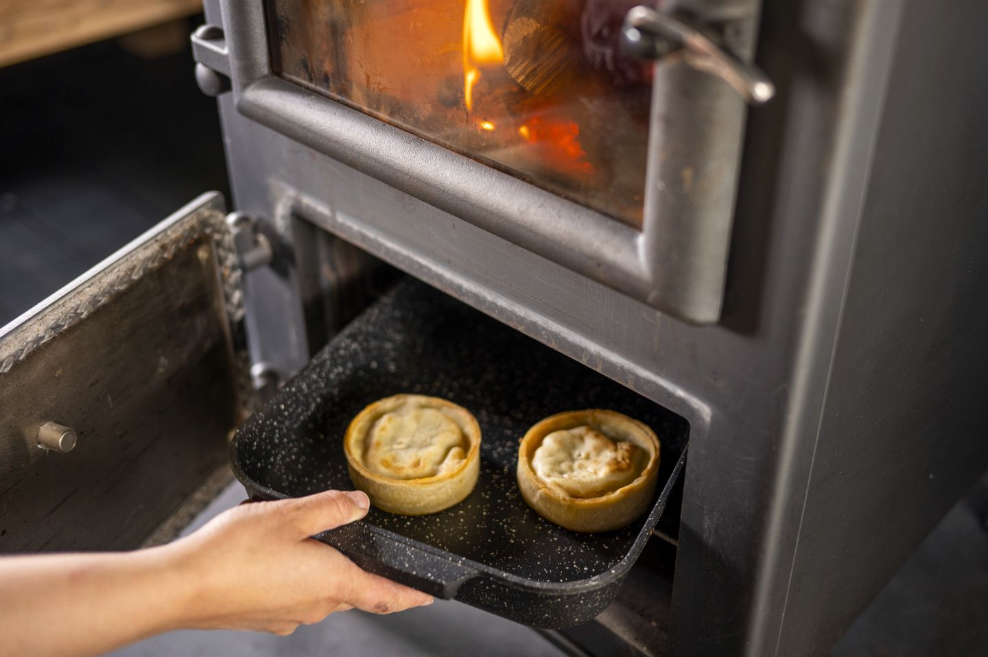 Cozy Unique Cabin-Caravan Hybrid Surrounded by Nature for a Peaceful Glamping Getaway near Lauder, Scotland