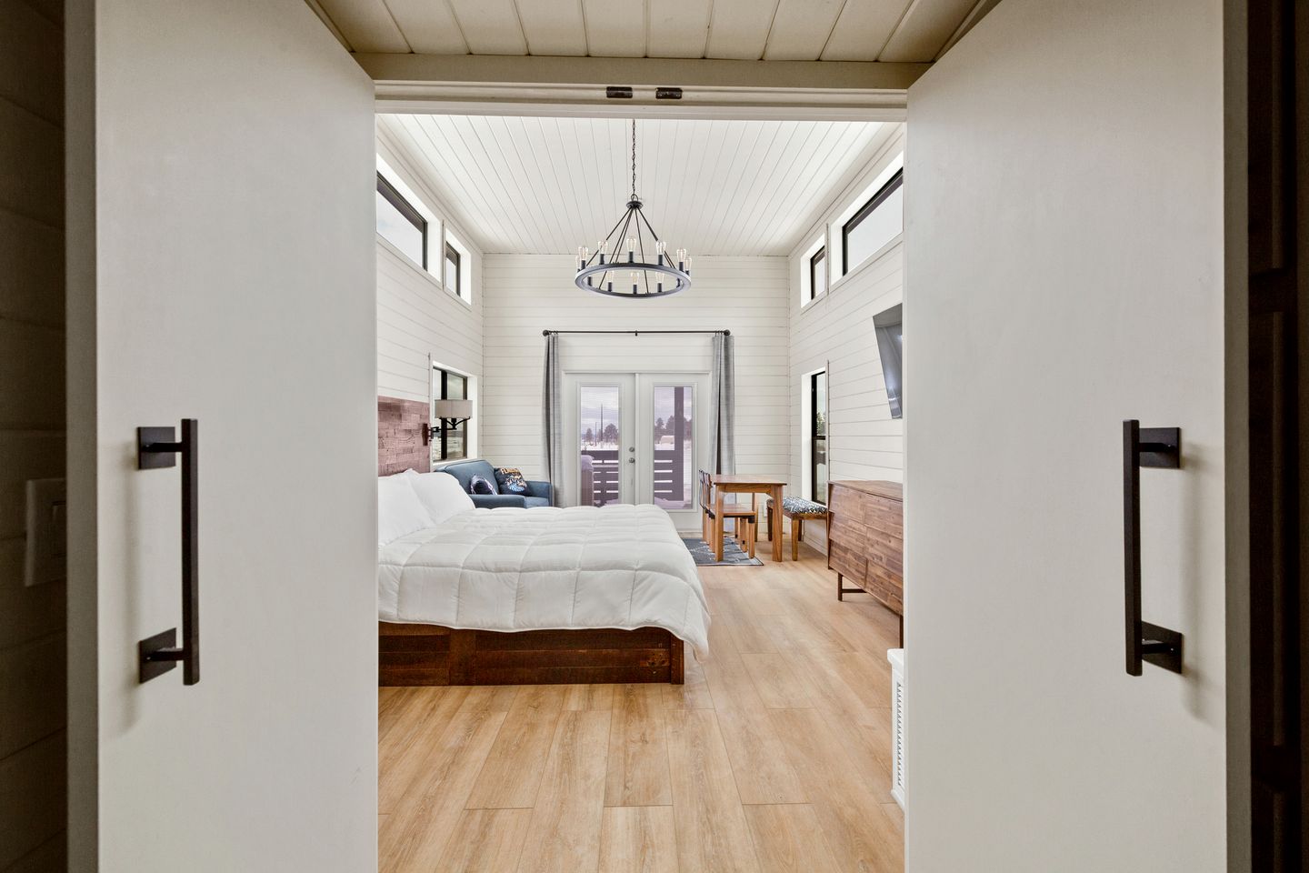 Cozy Cabin with Firepit and Trail Access near Downtown Flagstaff, Arizona