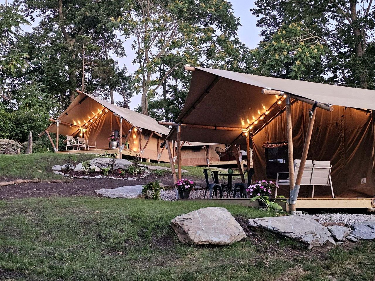 Cozy Luxury Cottages & Glamping Tents with Fire Pits near Newport – Portsmouth, RI