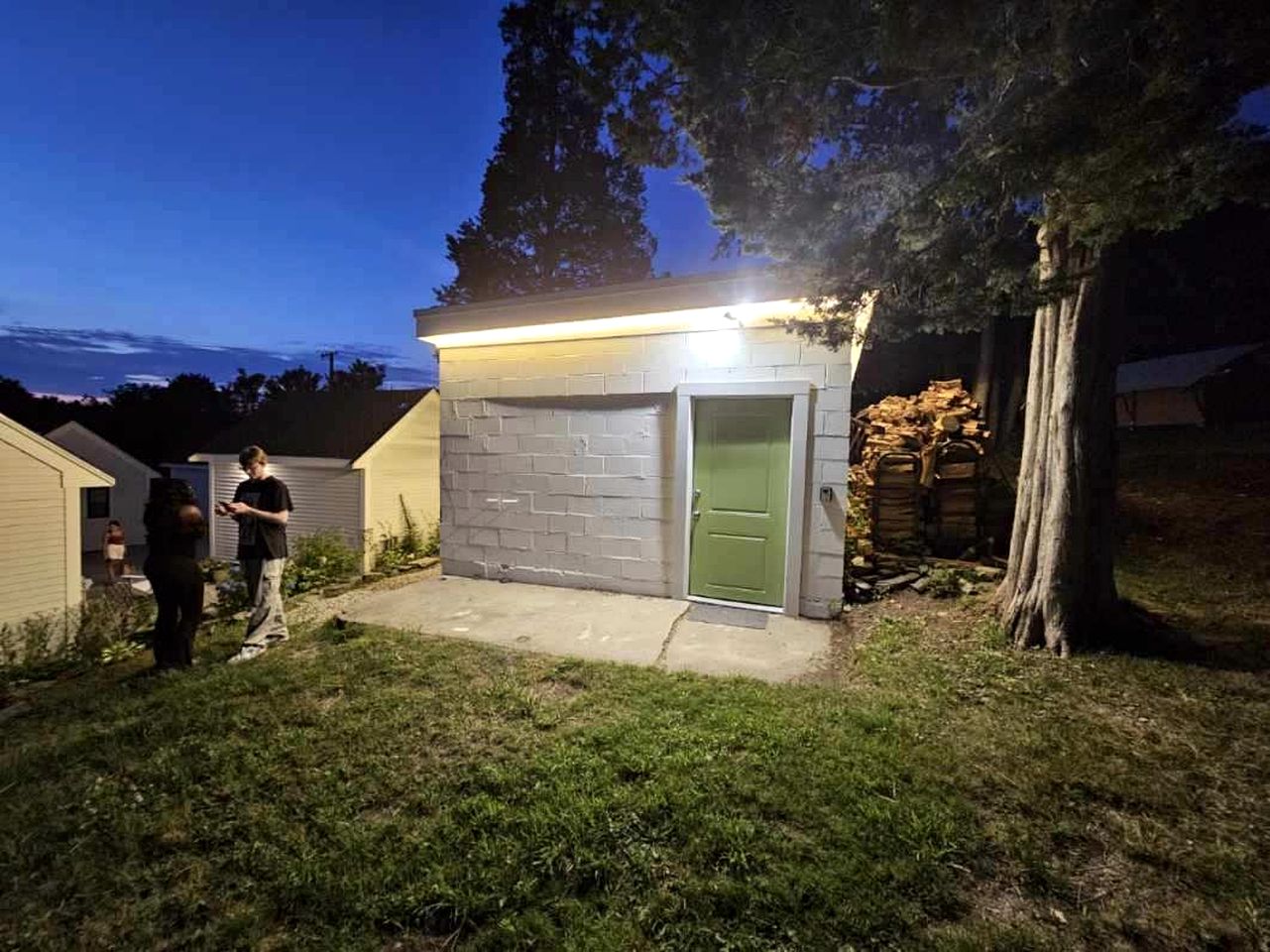 Cozy Luxury Cottages & Glamping Tents with Fire Pits near Newport – Portsmouth, RI