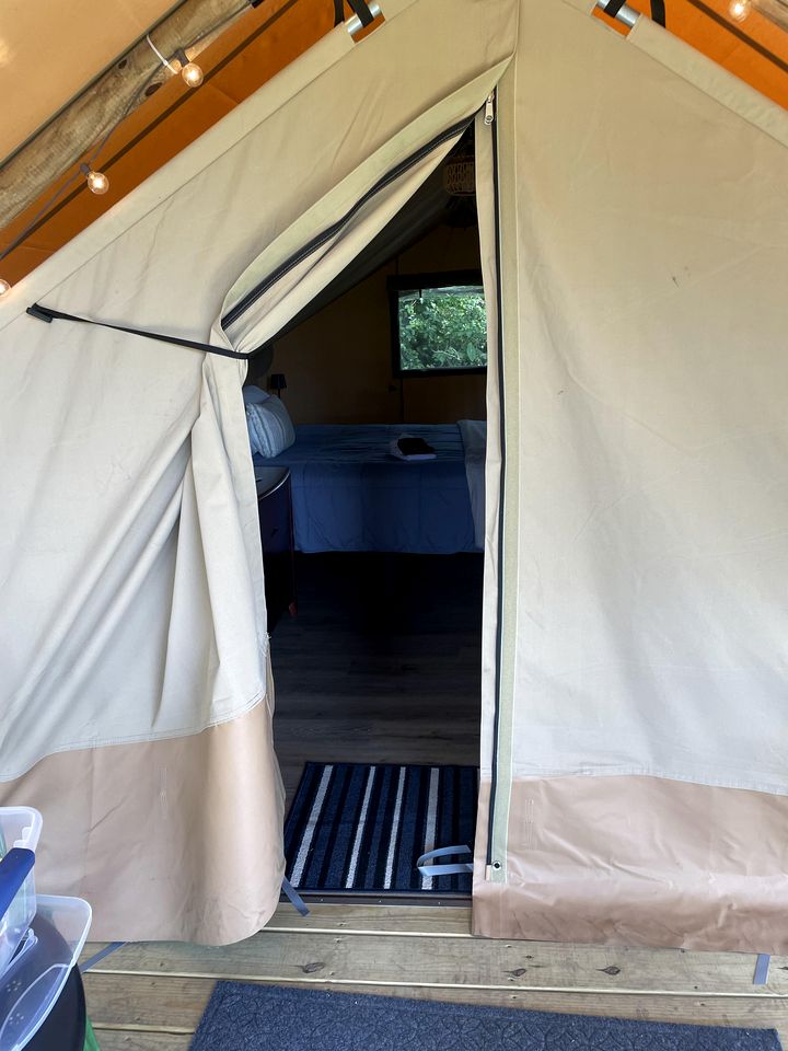 Cozy Luxury Cottages & Glamping Tents with Fire Pits near Newport – Portsmouth, RI