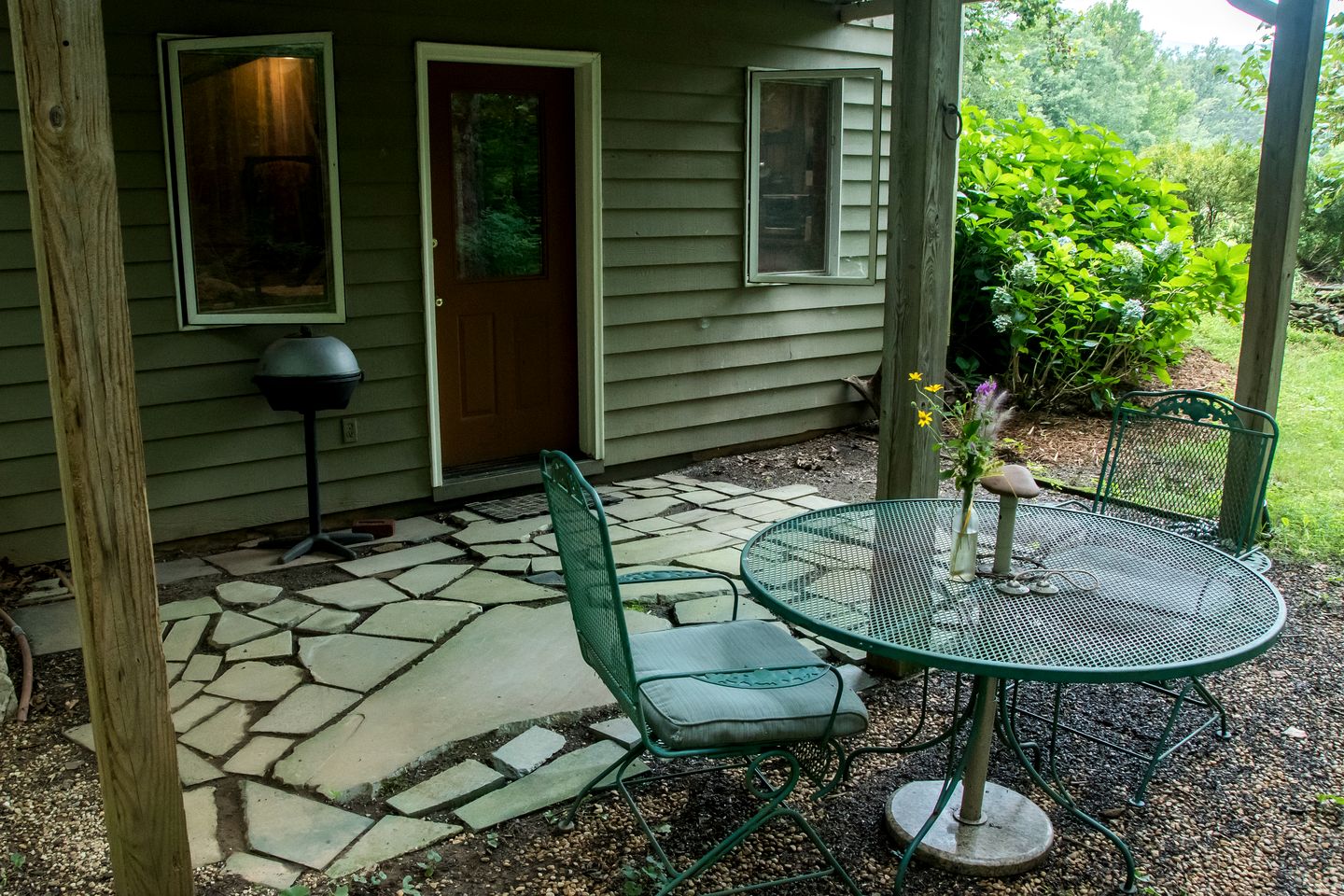 Cozy Ground Floor Suite in a Beautiful Farmhouse for a Unique Getaway in Afton, Virginia