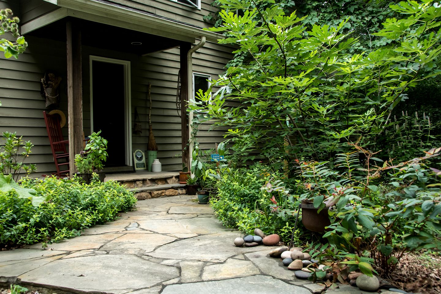 Cozy Ground Floor Suite in a Beautiful Farmhouse for a Unique Getaway in Afton, Virginia