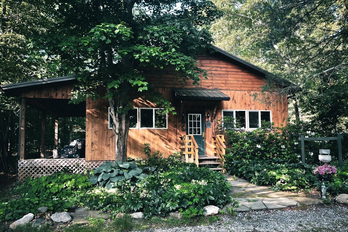 Cozy Ground Floor Suite in a Beautiful Farmhouse for a Unique Getaway in Afton, Virginia