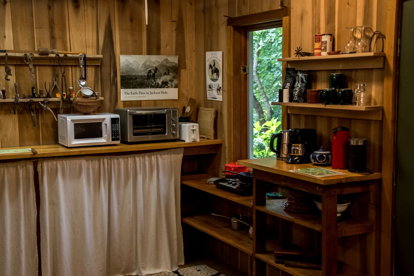 Cozy Ground Floor Suite in a Beautiful Farmhouse for a Unique Getaway in Afton, Virginia