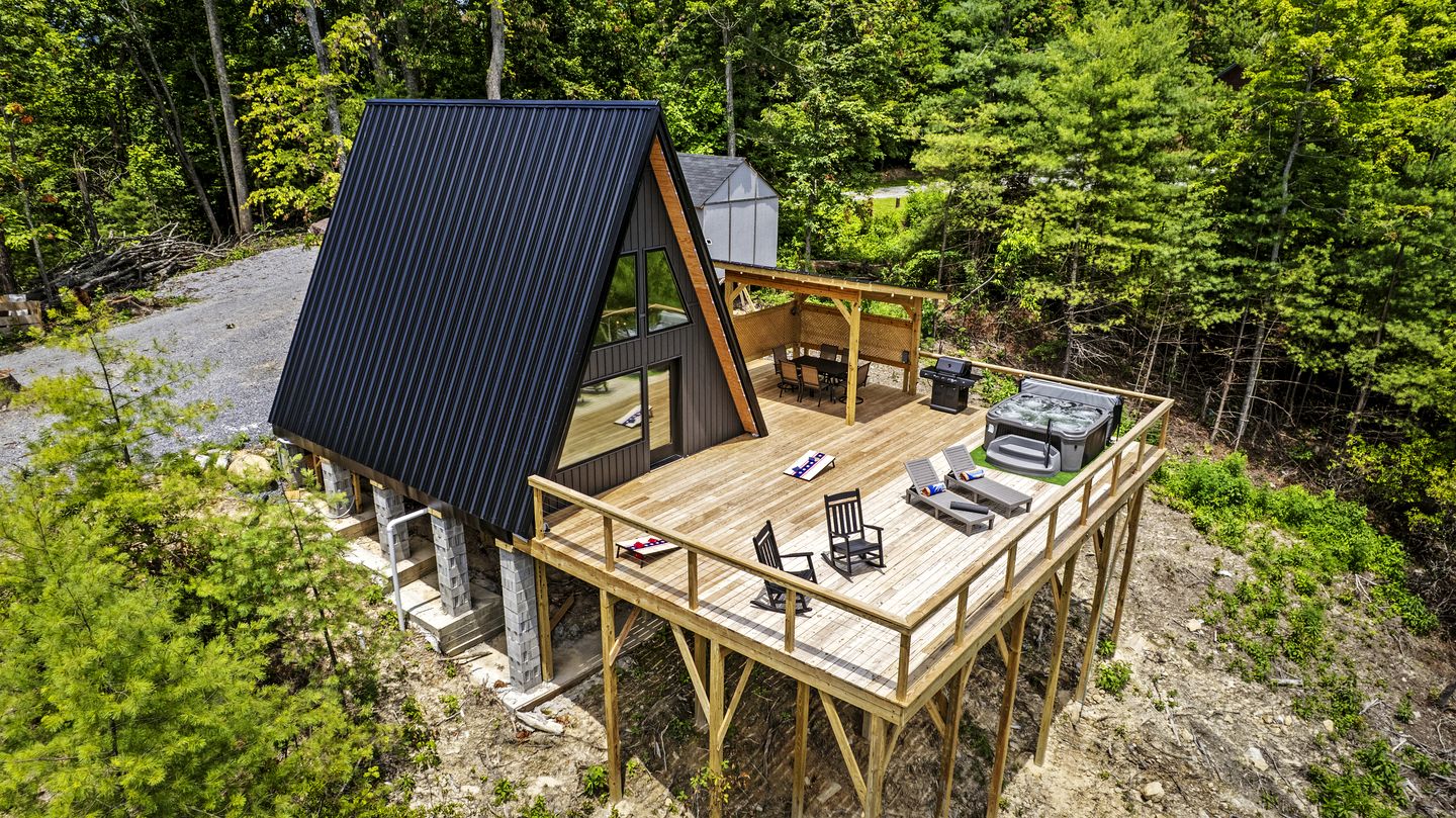 Modern A-Frame Cabin with Breathtaking Views of the Smoky Mountains, Perfect for Families or Groups