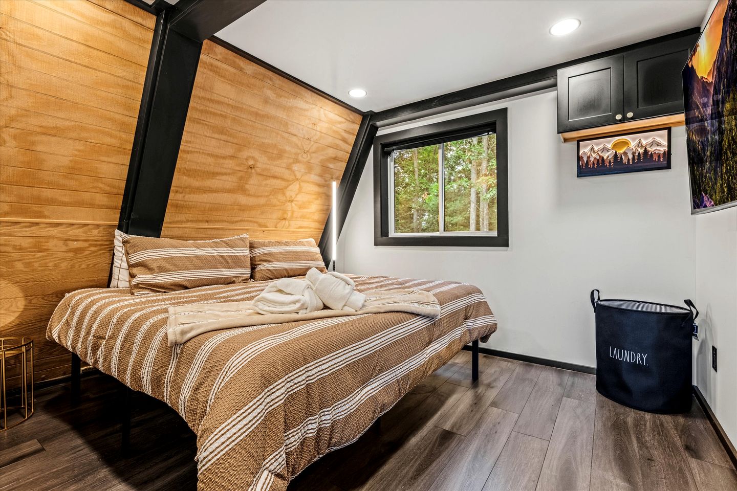 Modern A-Frame Cabin with Breathtaking Views of the Smoky Mountains, Perfect for Families or Groups