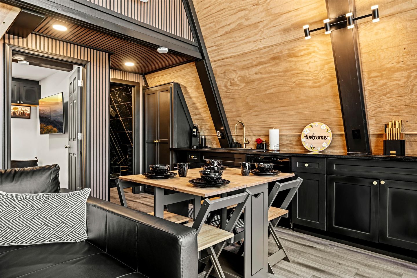 Modern A-Frame Cabin with Breathtaking Views of the Smoky Mountains, Perfect for Families or Groups