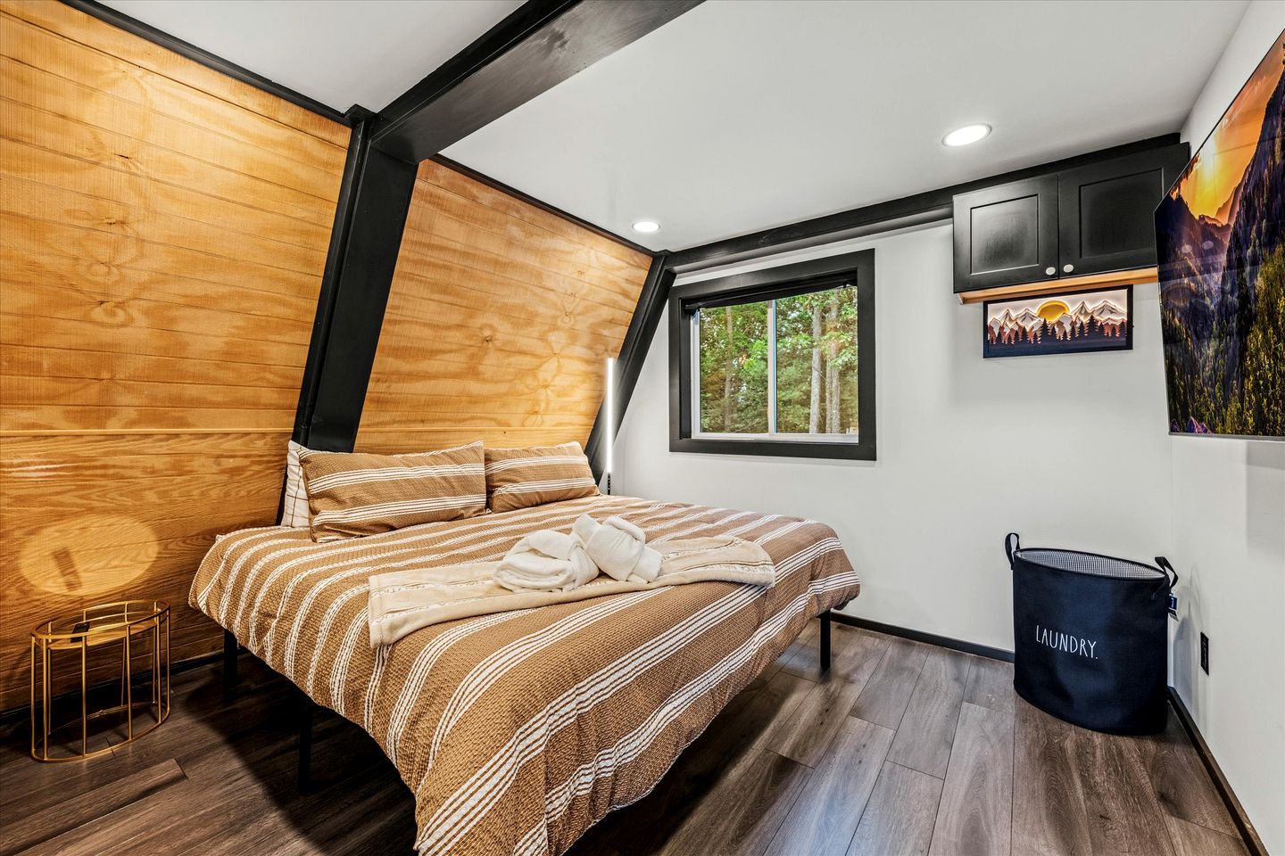 Modern A-Frame Cabin with Breathtaking Views of the Smoky Mountains, Perfect for Families or Groups