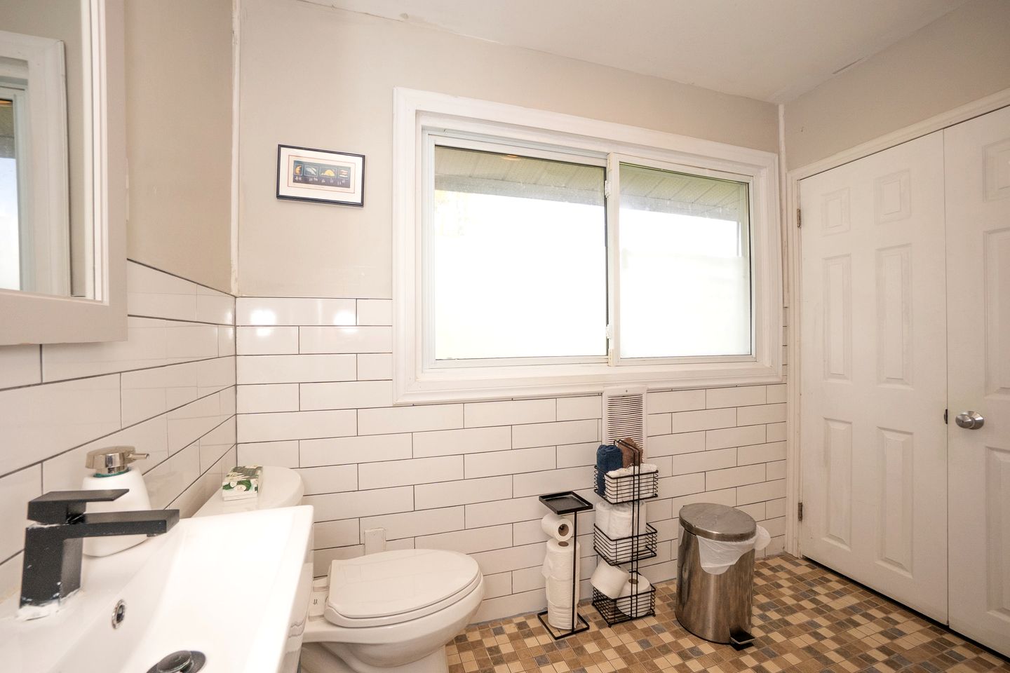 Incredible Multi-Unit Retreat for Large Groups with Amazing Resort-Style Amenities near Gravenhurst, Ontario