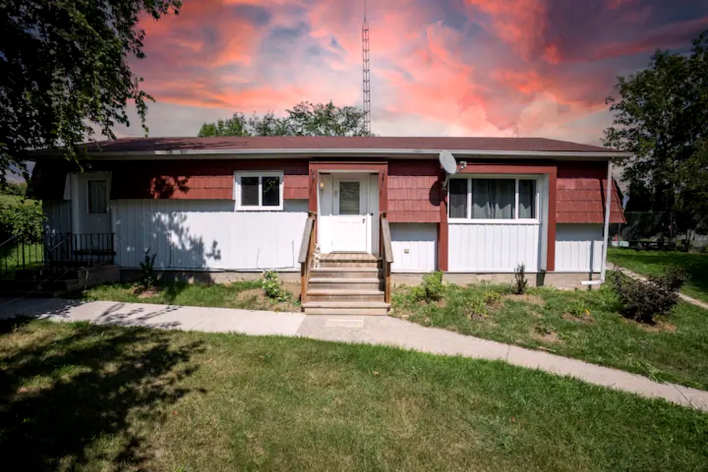 Incredible Multi-Unit Retreat for Large Groups with Amazing Resort-Style Amenities near Gravenhurst, Ontario