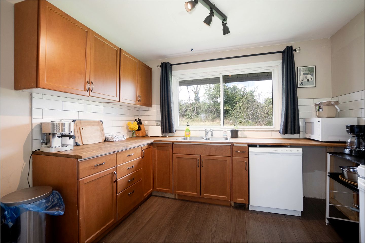 Incredible Multi-Unit Retreat for Large Groups with Amazing Resort-Style Amenities near Gravenhurst, Ontario