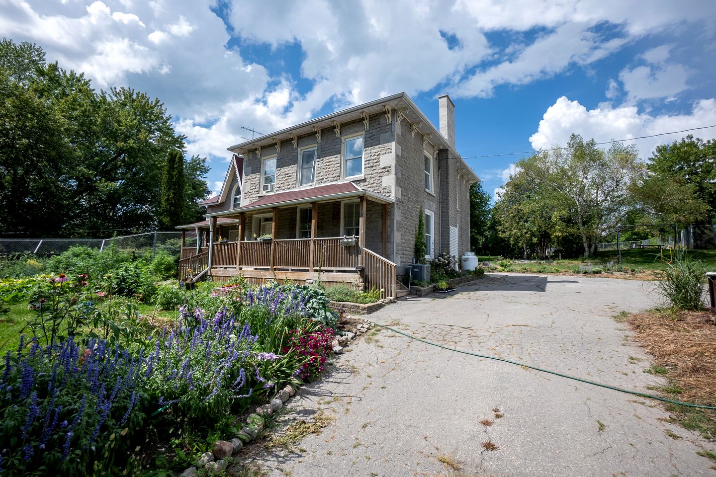 Incredible Multi-Unit Retreat for Large Groups with Amazing Resort-Style Amenities near Gravenhurst, Ontario