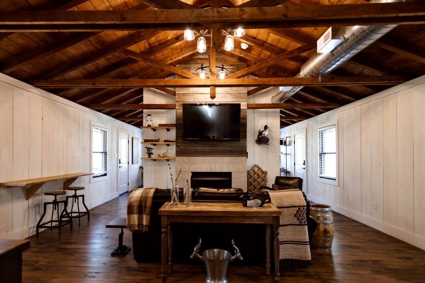 Rustic Romantic Cabin for Two Surrounded by Nature in Grand River Valley near Madison, Ohio